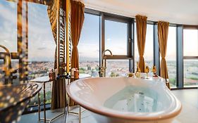 Hanza Tower GOLD-21 Deluxe 63m2 with Pool&Spa
